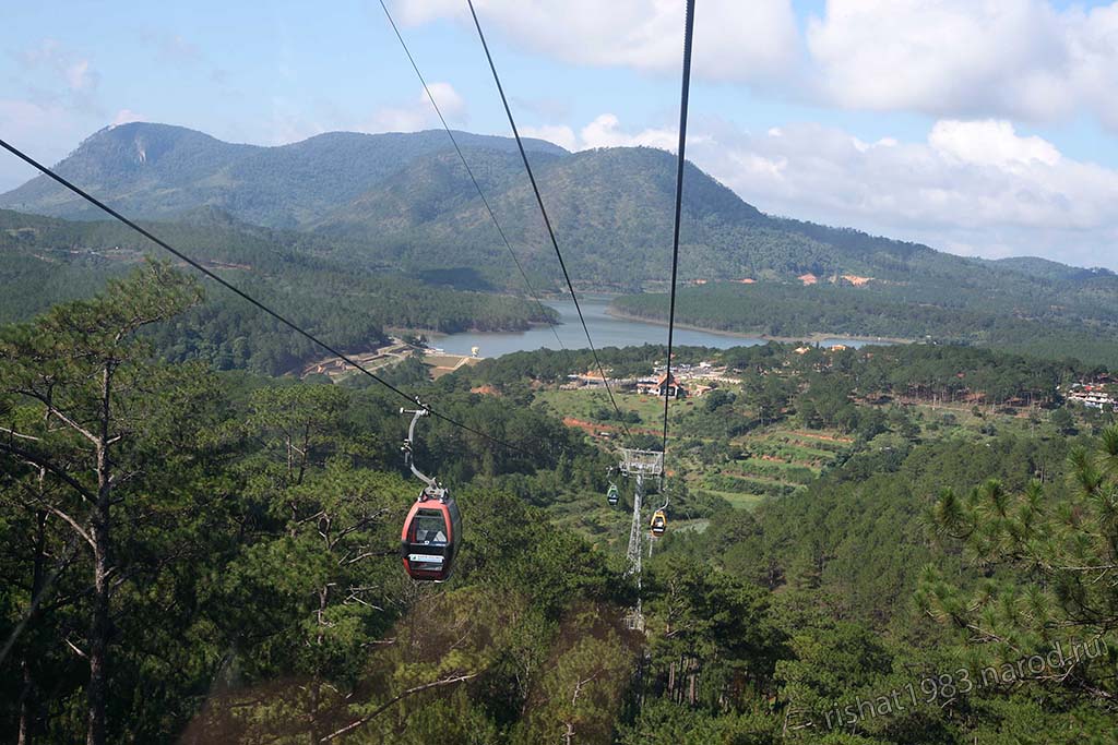 IMG_6299.jpg - Cable Car view over the valley