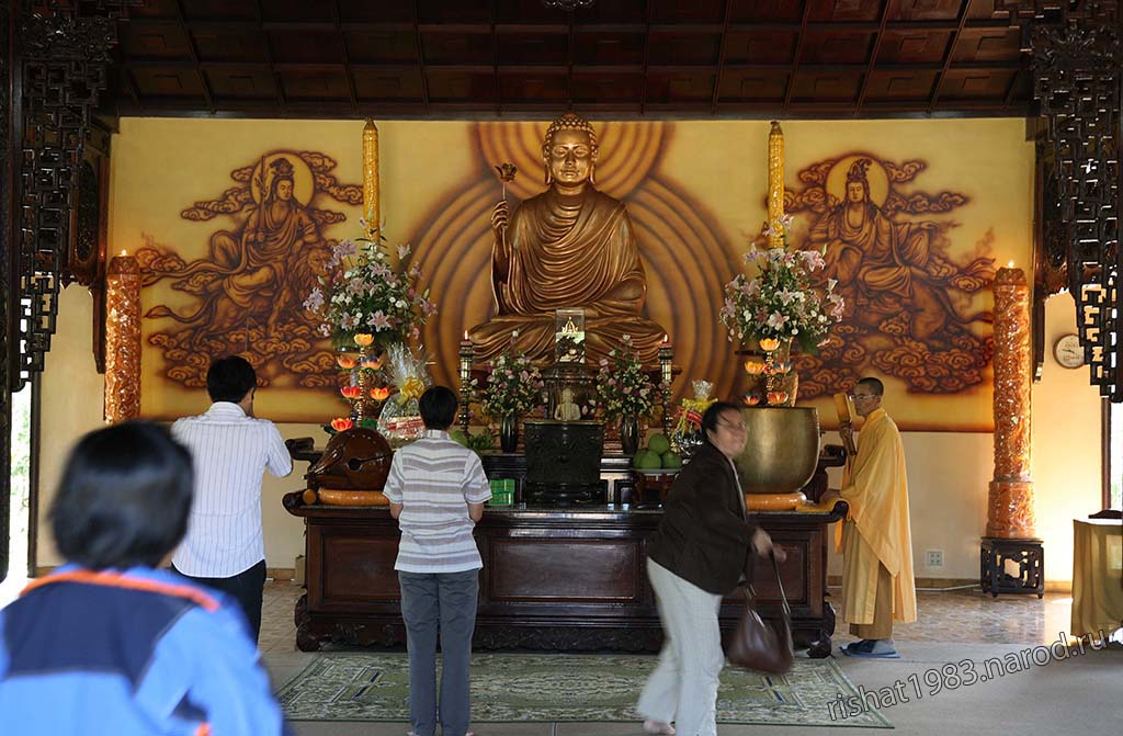 IMG_6432.jpg - Inside Xuang Lin Monastery