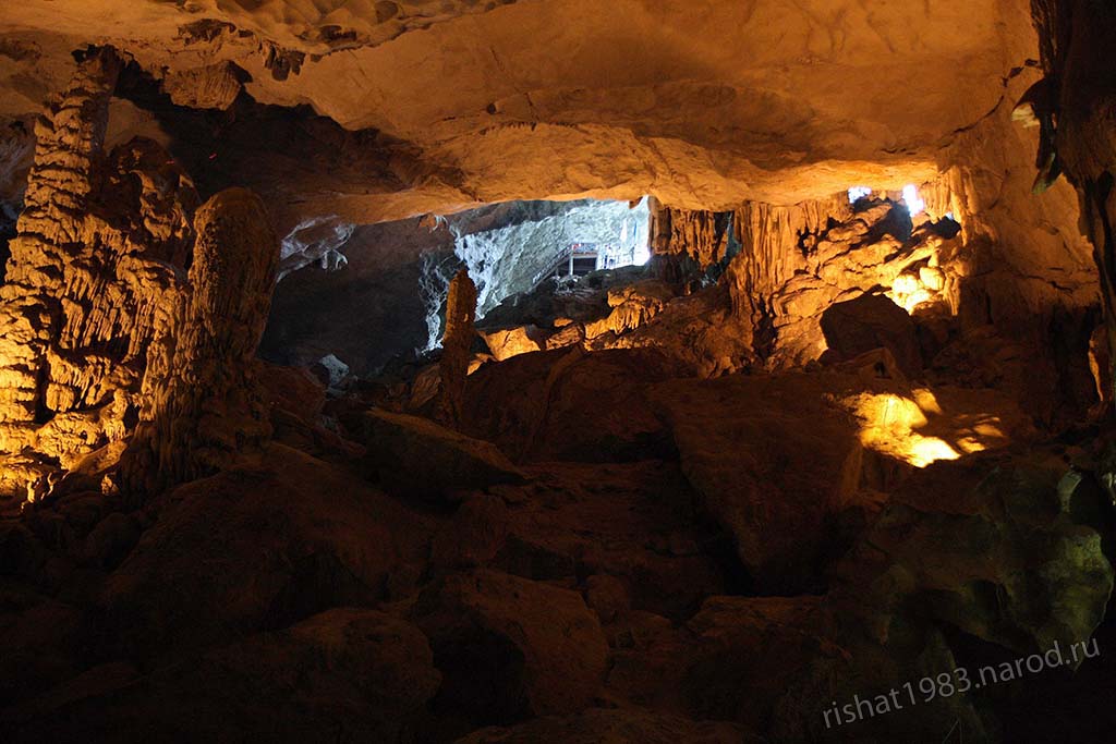 IMG_4428.jpg - Inside the cave