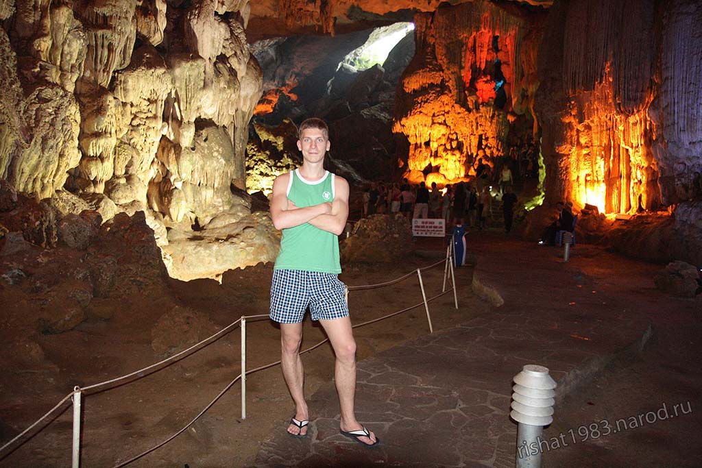 IMG_4465.jpg - Me inside the cave