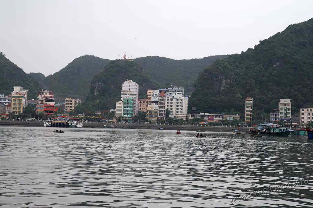 IMG_4812.jpg - Cat Ba island, view from our ship