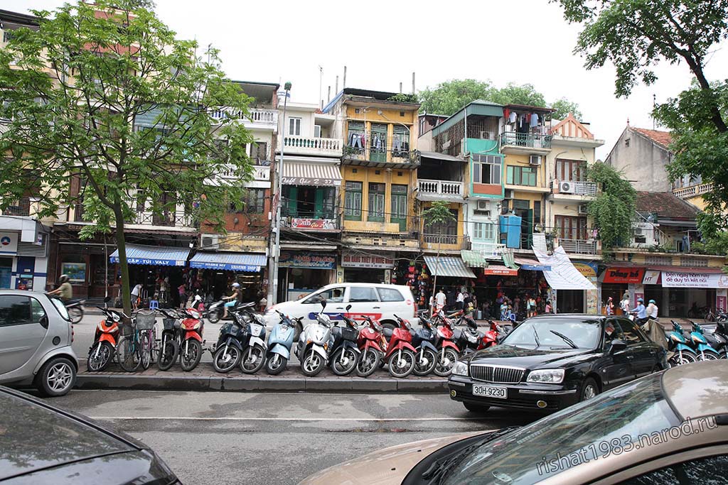 IMG_4104.jpg - Classical habitation in Hanoi